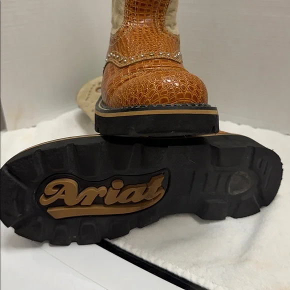 ARIAT Brown Leather Cowgirl Boots with Beige Shaft and Heart Accent - Picture 4 of 6